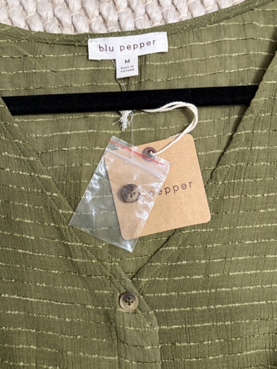 Blu Pepper Olive Green Button Front Peplum Top Size Medium - Picture 2 of 6